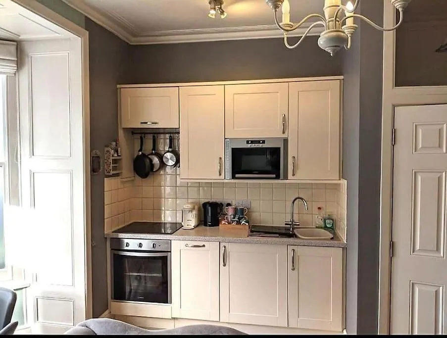 Beautiful Ground Floor Apartment With Parking, אקסטר