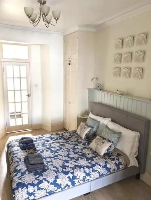 Beautiful Ground Floor Apartment With Parking, אקסטר
