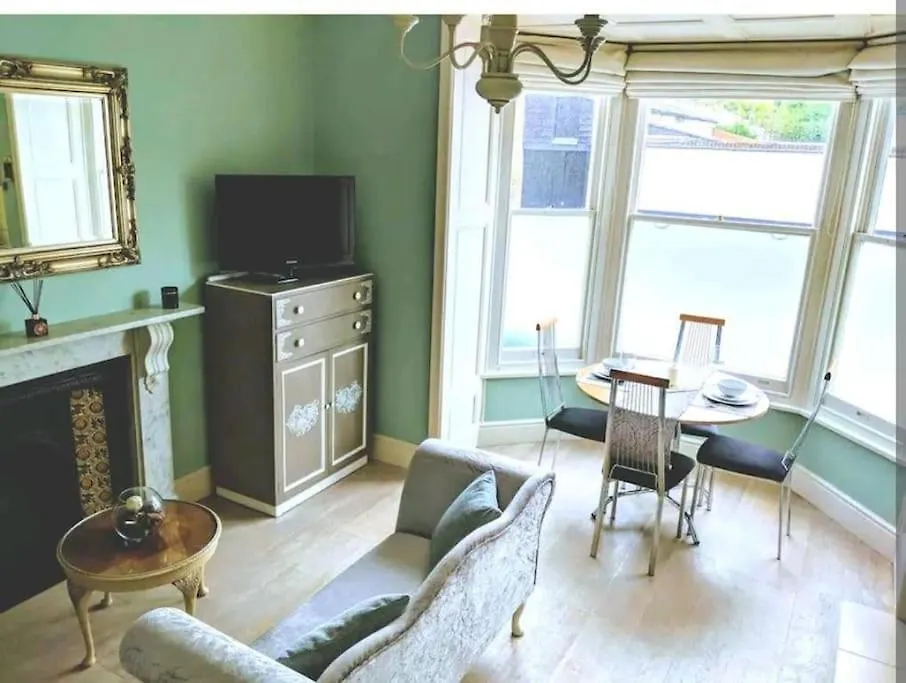 Beautiful Ground Floor Apartment With Parking, אקסטר בריטניה